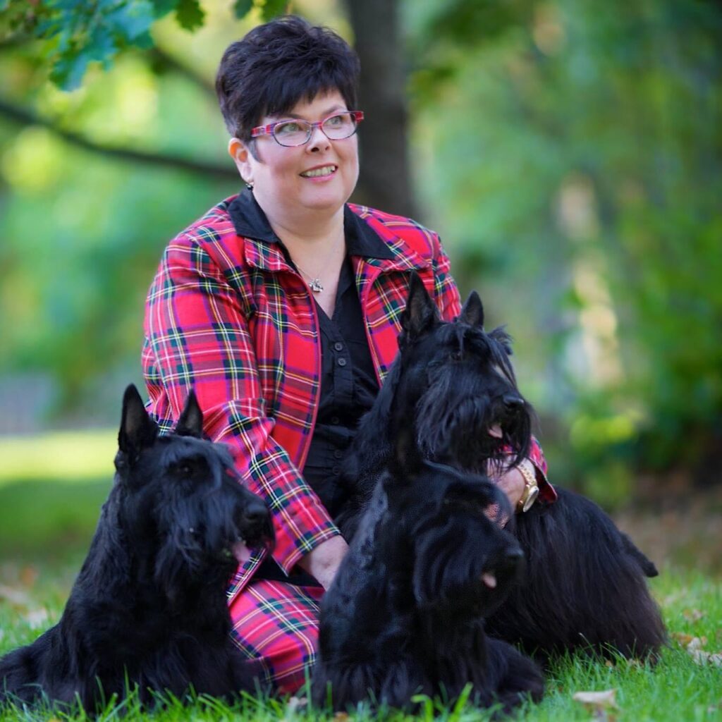 Sirpa Huusari, kennel Sirkiss